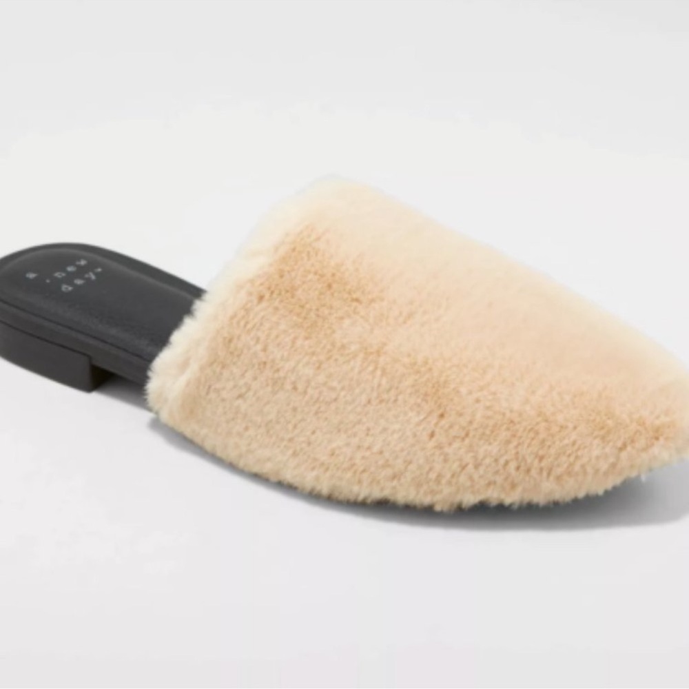 A NEW DAY Women's Carter fuzzy slip on mule shoes size 9.5